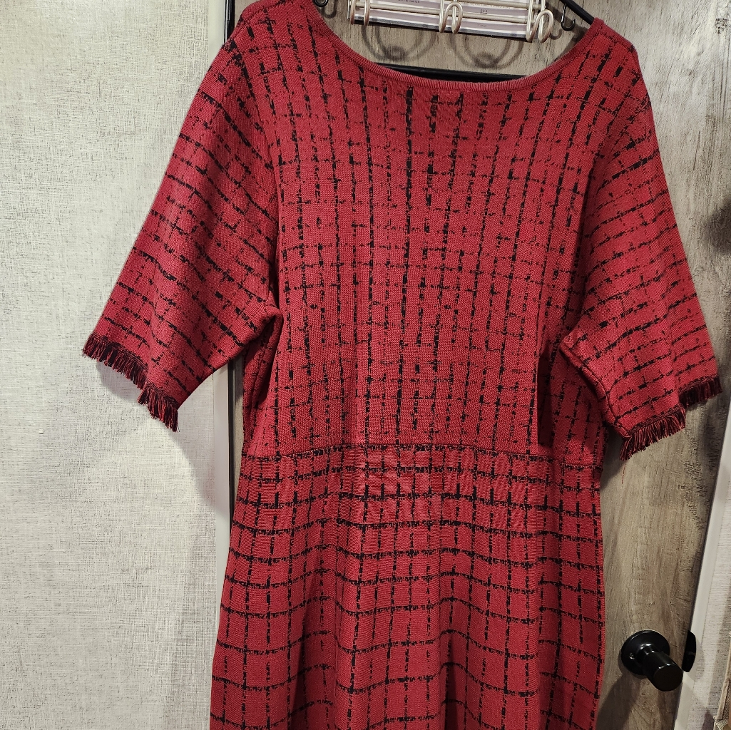 2x Taylor Phillis Fringe Hem Knit Dress